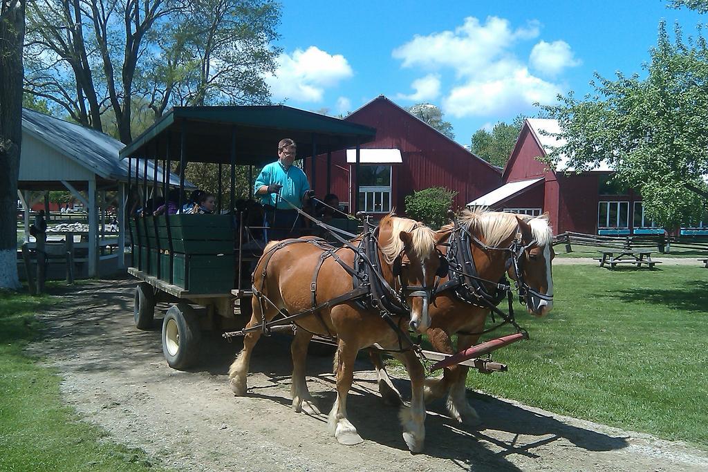 Amish Inn Nappanee Exterior foto