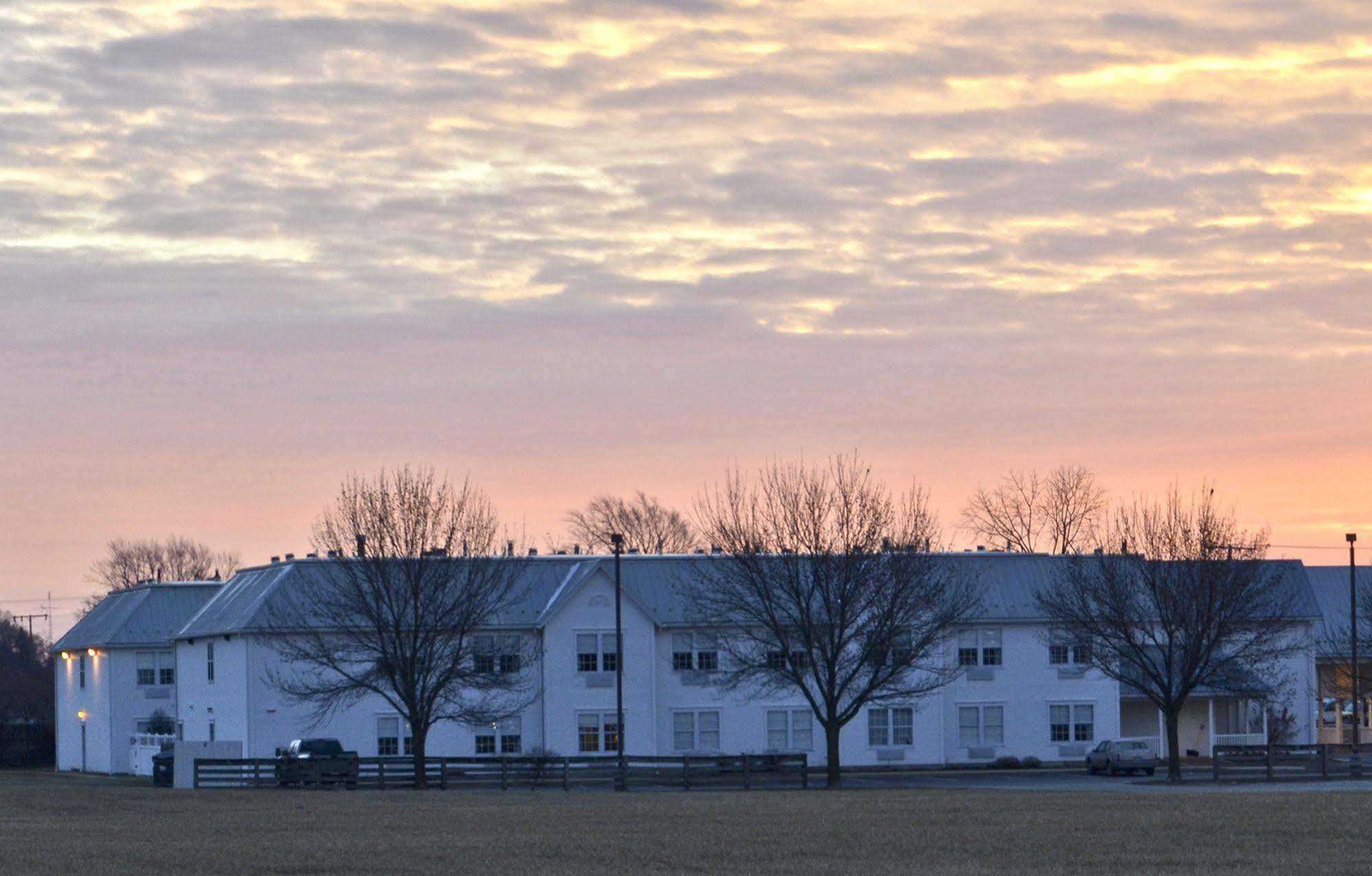 Amish Inn Nappanee Exterior foto
